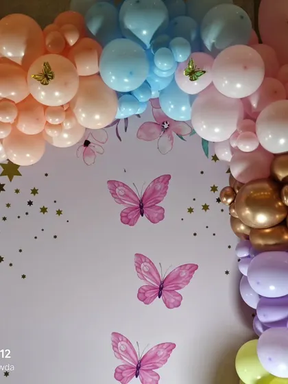 A beautiful pastel balloon arch with small butterfly sticker's for a delicate and dreamy effect.