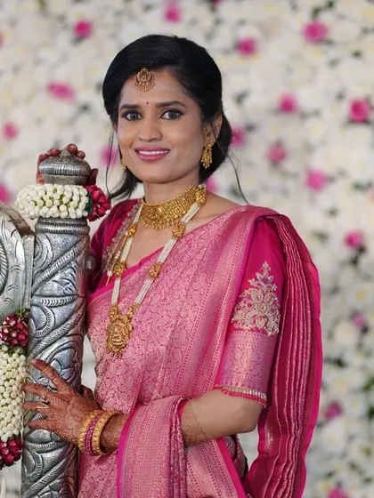 A beautiful portrait of the mother in her custom pink saree and blouse.