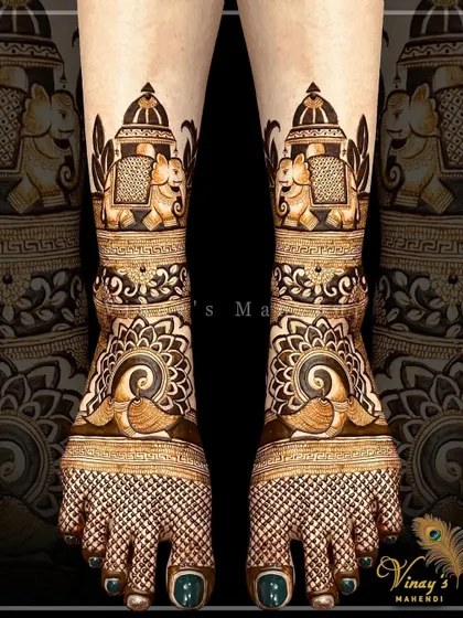 This bridal feet design features elephants inside domed structures on the ankles, with peacocks and intricate jaal work covering the rest of the feet.