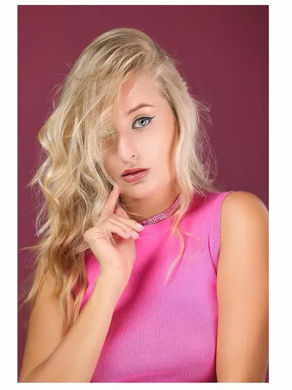 A softer, more classic beauty shot from the same session. The focus is on the model's expression and the beautiful color palette.
