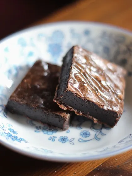 Sure, fruit cake is fine, but give me a crinkle-top brownie instead! Who's with me? These are rich, fudgy, and everything a good brownie should be.