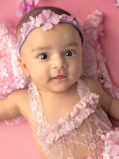 This awake and curious baby girl looks like a little fairy with her wide, expressive eyes. While I aim for sleepy shots, I love capturing these moments of quiet alertness too.