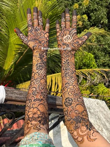 This is an example of my signature full-arm floral mehendi. I love creating dense, intricate patterns with elements like roses, paisleys, and detailed fillers to give you a rich and traditional look for any celebration.