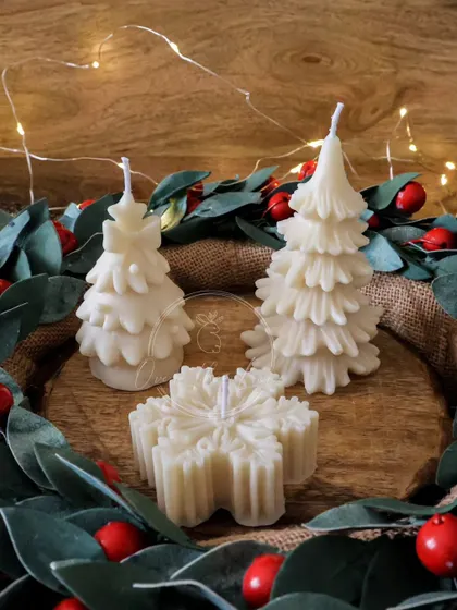A classic white Christmas set, with two different styles of pine trees and a snowflake candle. Perfect for a 'White Christmas' theme.