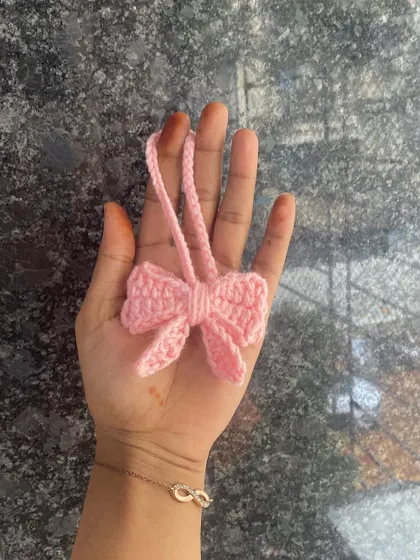 A simple and sweet crochet bow charm. This small pink bow can be used as a keychain, a bag charm, or even a car accessory.