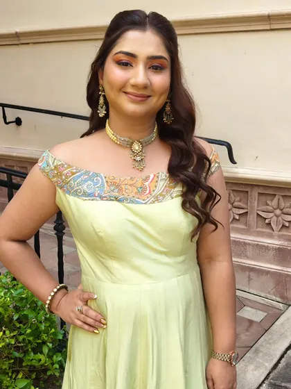 Fresh and glowing, just how I love it. This wedding guest wanted a colorful eye to match her outfit, but we kept the rest of the makeup subtle and radiant.