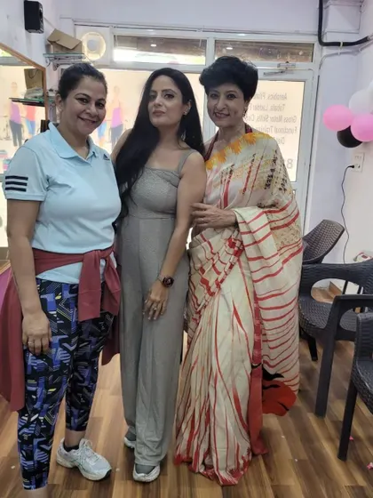At the inauguration of our Raj Nagar Extension studio. So proud of our new franchisee, Pushpi.