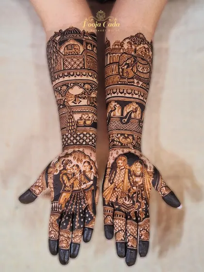 This intricate design beautifully incorporates portraits of the bride with her mother and father, a truly personal touch.