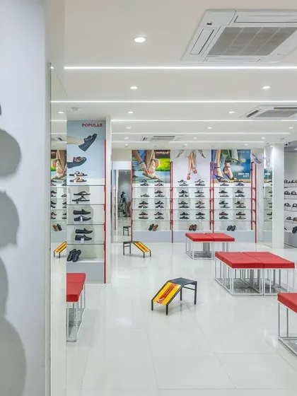 A wider view of the Paragon showroom. Our retail fit-outs for major brands focus on creating a consistent design language that can be adapted across multiple locations, ensuring a recognizable and reliable brand experience.