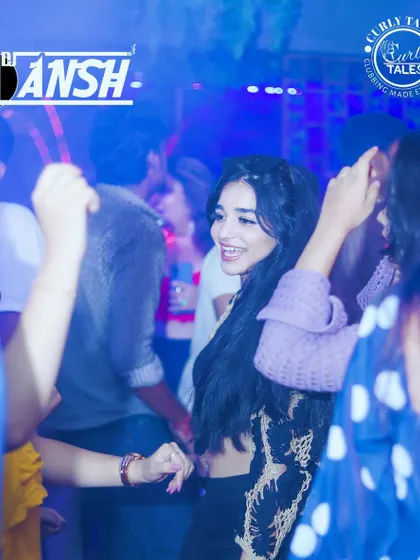 A smiling face in the crowd at Howln Pub, a testament to a legendary night.