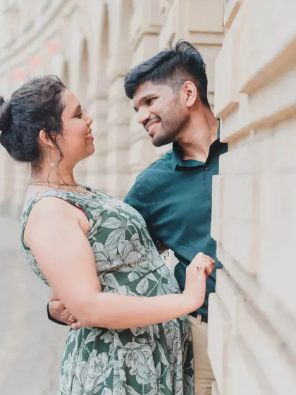 A playful peek-a-boo moment between a couple, using architectural elements to create a fun and engaging pre-wedding photograph.
