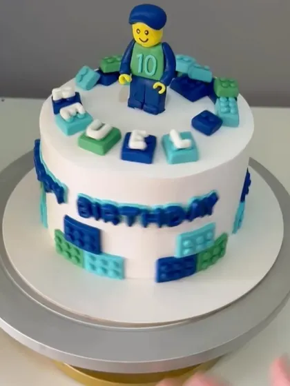 A video showing the full 360-degree view of the Lego birthday cake.
