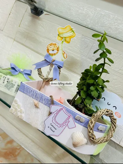 I love a creative challenge. This unique boat-shaped hamper was designed for a sailor-themed baby shower, complete with a jade planter, chocolates, and charming details like seashells and custom cutouts.