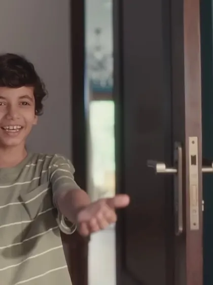 A simple striped t-shirt helps establish this character as a friendly and approachable kid in the Gold Plus Glass commercial. The styling for each family member was designed to feel natural and true to life.