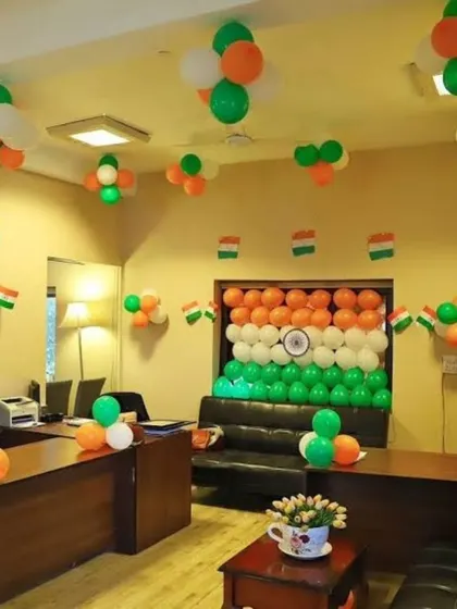 I can turn any office space into a festive environment. For this Independence Day office decor, I created a large Indian flag backdrop made entirely of balloons, which serves as a powerful focal point, complemented by balloon bunches on the ceiling to fill the room.