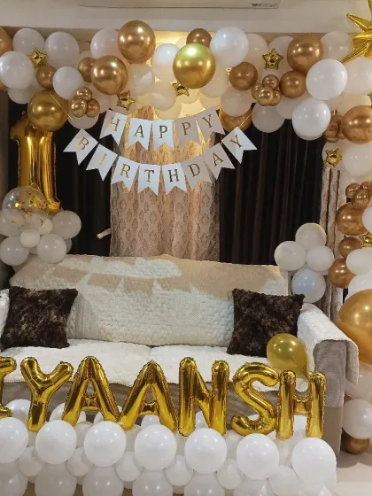 This elegant white and gold balloon decoration was for a first birthday at home. It's a great example of how I can transform your living room into a beautiful celebration space.