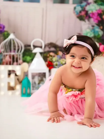 On the move! Capturing a baby crawling towards the camera during their first birthday shoot adds a dynamic and playful element to the gallery.