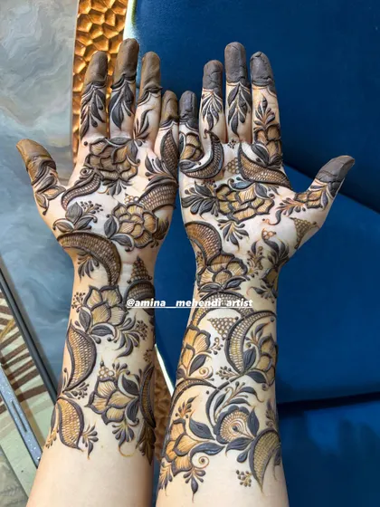 I love creating designs with negative space to make the floral patterns pop. This is a great example of a modern yet traditional bridal henna style.