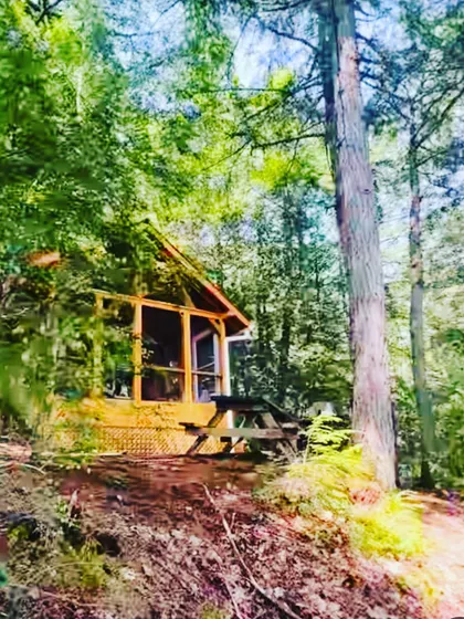 Escape to your own prefabricated holiday home, nestled in nature. We build sustainable, minimalist cabins and modular houses in mountain or beach locations, offering an affordable and fast way to create your perfect getaway.