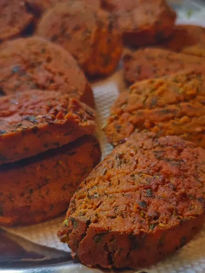 My Kothimbir Wadi (coriander fritters) are packed with flavour because I use a 70:30 ratio of fresh coriander to chickpea flour. You can really taste the herb.