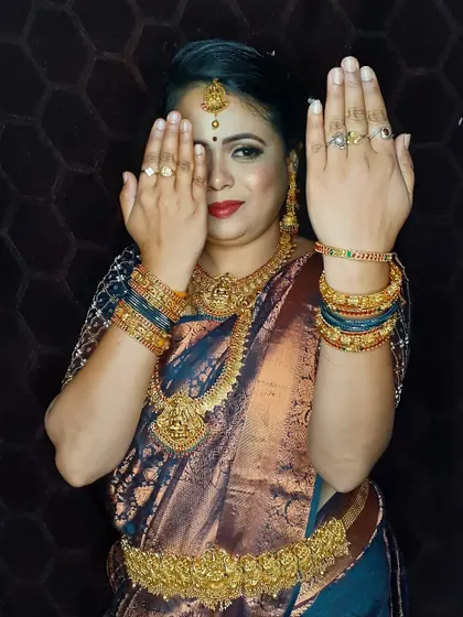 A playful pose from a happy bride. My makeup is designed to be comfortable and long-lasting, so you can enjoy your big day without any worries. Notice the beautiful detailing on the waist belt and bangles.
