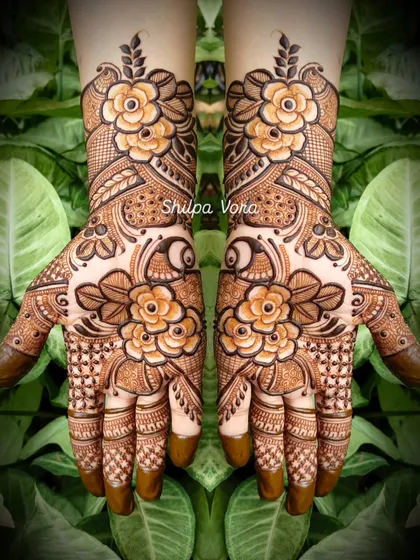 The same floral design set against a different background, highlighting the clean shading and line work.