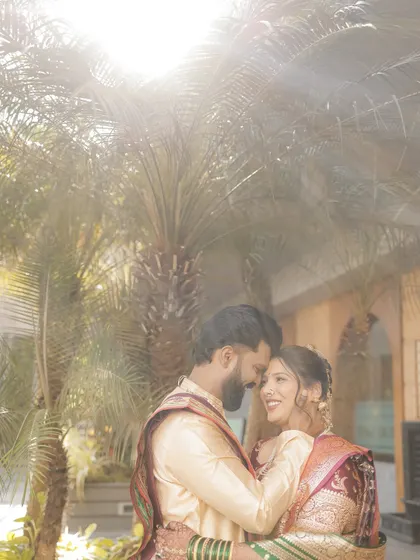 A dreamy, sun-kissed photo of the couple. The bride's makeup looks natural and luminous.