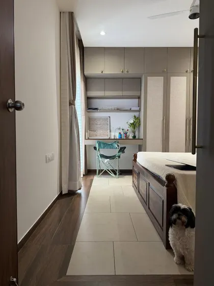 Neutral tones, clean lines, and not a single red flag in sight. This serene bedroom with integrated storage and a study nook is the definition of a drama-free zone.
