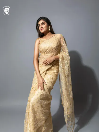 Another beautiful pose in the simple yet stunning gold net saree.