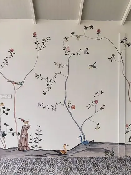 A duplicate image of the full French mural.
