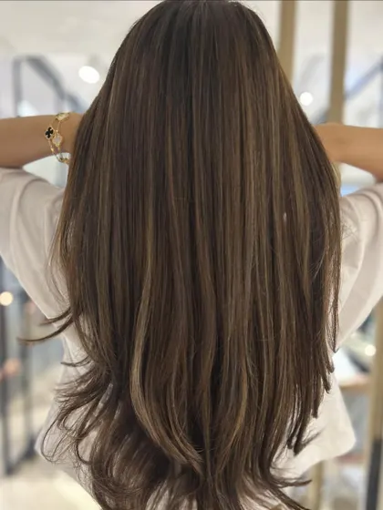A three-tone highlight blend that is perfect for summer. The back-to-back foils create a bright, dimensional look that shines.