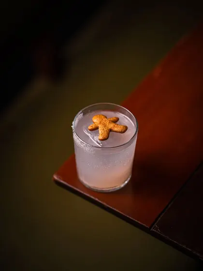 Every season has its own flavor. My seasonal drinks are inspired by the warmth of quiet evenings and festive gatherings. This cocktail, with its playful gingerbread garnish, carries a hint of magic and a touch of my imagination, crafted for this time of year.