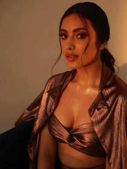 Golden hour with Sahher Bambba in this metallic co-ord set. The shimmering fabric and relaxed silhouette make it a glamorous yet effortless look for an evening out.