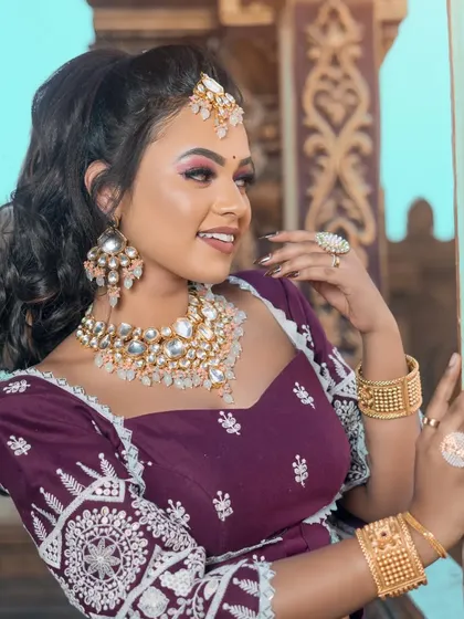 A close-up of the bold Kundan set, showing the large stones and intricate gold work.