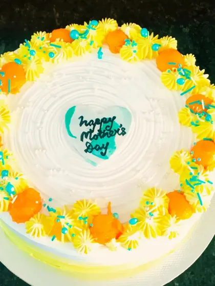 Another look at the fresh mango cake, a seasonal favourite that's always a hit.