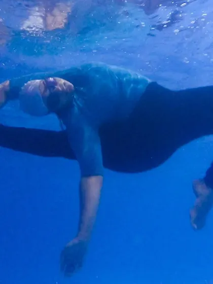 Ever tried Aqua Yoga? It’s a completely different way to understand your body and balance. This is one of my favorite ways to play and explore movement, offering a low-impact practice that is both challenging and incredibly fun.