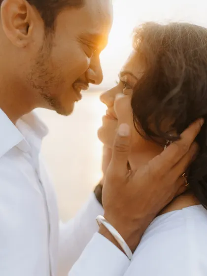 A close-up shot filled with warmth and affection, highlighted by the golden sunlight. We specialize in capturing these tender, intimate moments during pre-wedding photography sessions.