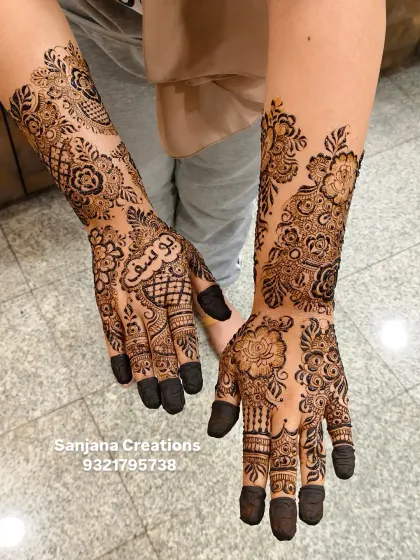This guest's mehndi includes a name written in Arabic script, showing how we can customize designs for anyone in the wedding party.