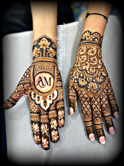 A beautiful mix of styles, with one hand featuring a custom initial and the other a dense, traditional pattern. Perfect for an engagement.