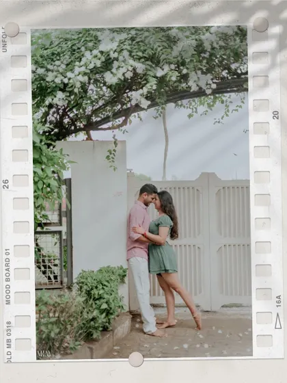 A romantic portrait of a couple framed by beautiful white flowers, creating a soft and dreamy pre-wedding photo.