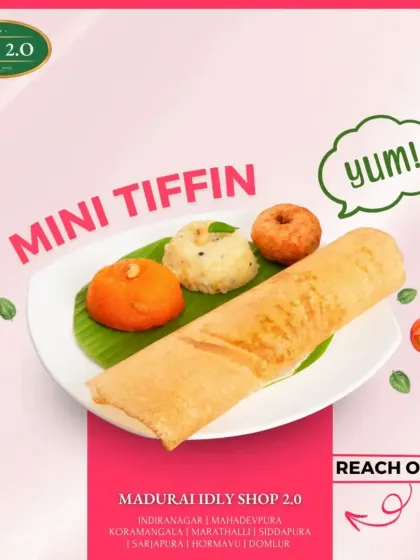 Mini tiffin, maximum satisfaction. This plate is designed to give you a complete and fulfilling breakfast experience, with a variety of tastes and textures.