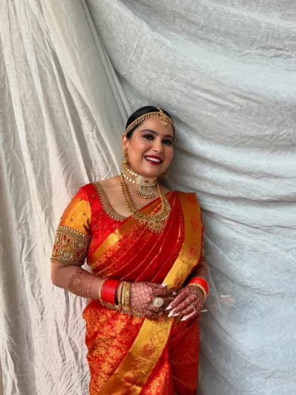 A radiant South Indian bride inspired by Deepika Padukone's wedding aesthetic. We created soft, brown matte eyes with flushed cheeks and a classic red lip.
