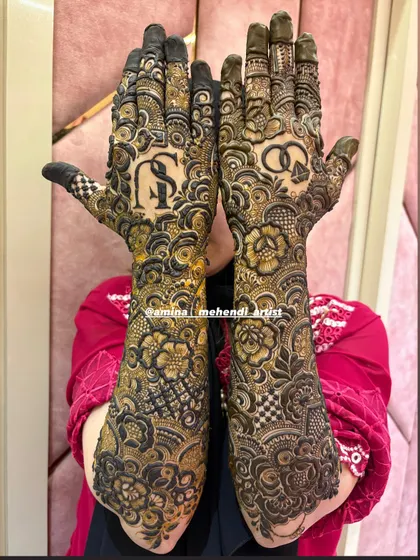 A full view of the design with the 'S' and 'A' initials and the ring motif.