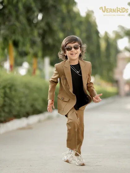 Capturing the pure joy of a boy who feels great in his clothes. This custom-made shacket set in a stylish tan color is designed for movement, making it the perfect blend of cool and comfortable for any active young man.