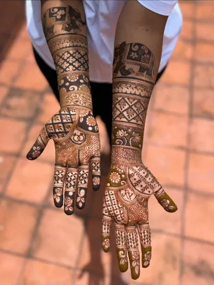 A duplicate image showing the top-down view of the intricate engagement mehendi.