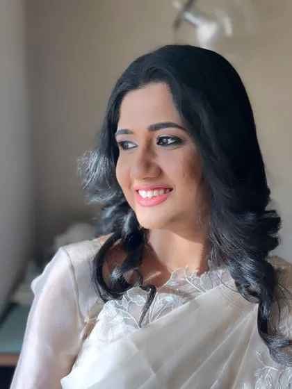 The sunlight catches her glowing skin, showing how natural makeup can be radiant and beautiful.