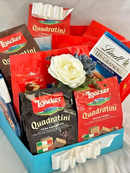 For the chocolate lover, this Rakhi hamper is filled with a variety of Loacker Quadratini wafers and Lindt chocolates, presented in a simple and elegant blue box.