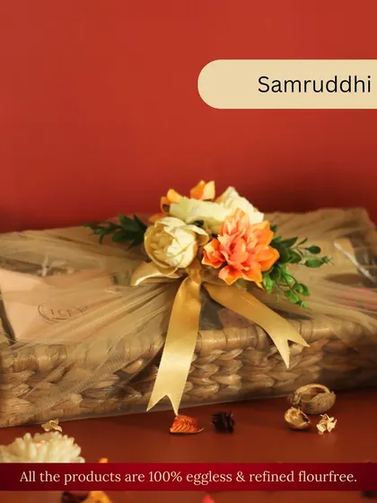 Our Samruddhi 1.0 hamper is beautifully wrapped in sheer fabric with a floral arrangement. It’s a thoughtful gift that combines our delicious, refined flour-free treats with stunning presentation.
