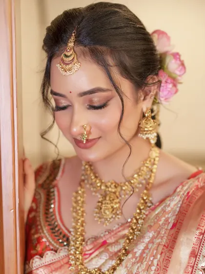 Created this subtle and elegant look for a masterclass. The makeup features a soft, peachy glow and is paired with fresh flowers in the hair for a romantic feel.