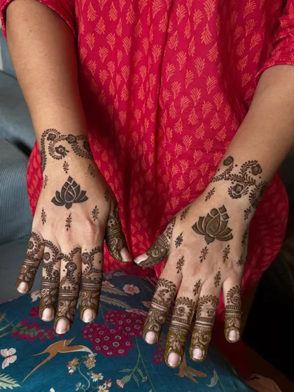 Another shot of the beautiful and popular Arabic lotus design.